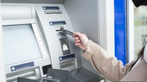 Co zrobić jeśli bankomat wciągnął kartę i nie wypłacił pieniędzy?